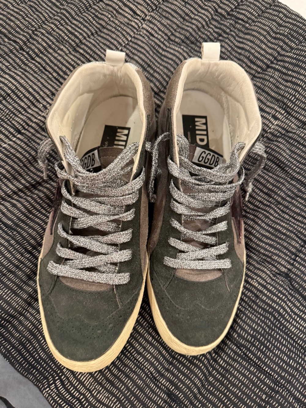 Golden Goose barely worn mid star size 37